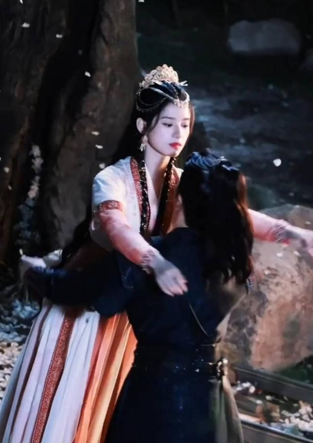 陈哲远拥抱张婧仪剧照
