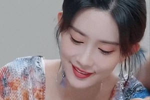 孟子义惊艳身材引热议，完美曲线令人窒息