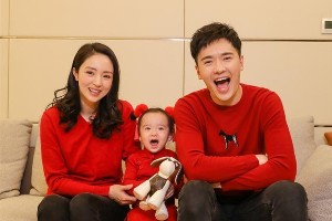 董璇与小11岁苏小玎恋情曝光，疑似同居