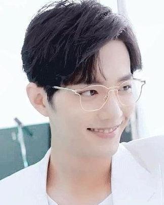 肖战在《余生请多指教》中的剧照
