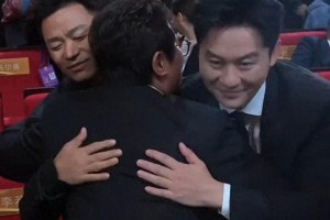 沈腾王宝强华表奖互动引热议，兄弟情还是误会？
