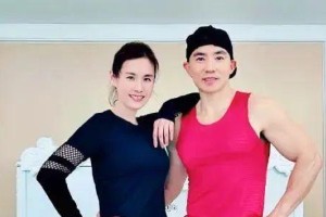 刘畊宏健身直播爆火：50岁顶流教练如何带火《本草纲目》毽子操