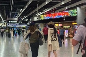 杨幂低调探女：顶流女星的母爱藏在细节里
