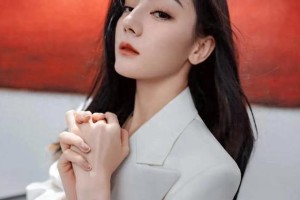 迪丽热巴白西装造型引爆热搜，展现女性力量新风格