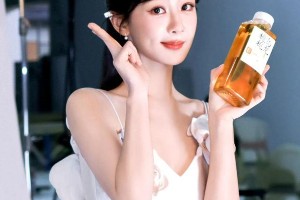 杨紫侧丸子头造型如何搭配？明星时尚解析