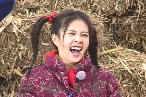 白鹿表情包开瓶器走红，真性情圈粉无数！