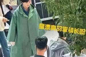 赵丽颖带儿子郊游，母子同框超有爱