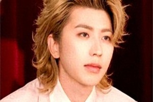 蔡徐坤直播被封引热议：流量经济的反思