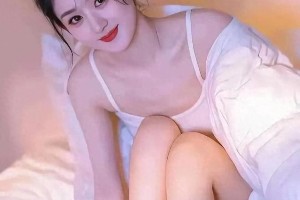 赵丽颖白色吊带裙写真惊艳，素雅造型展现绝佳状态