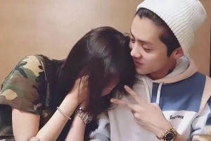 关晓彤鹿晗分手疑云与赵露思综艺停播内幕